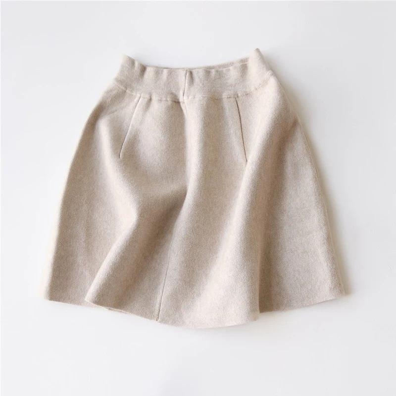 J1607 new fashion women brief double pockets elegant solid color knitte skirt ladies a-line mini sweater skirts saias
J1607 new fashion women brief double pockets elegant solid color knitte skirt ladies a-line mini sweater skirts saias