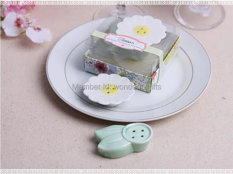 Free shipping wedding favor gift and giveaways Ceramic Blossom Flower Salt and Pepper Shaker party souvenir for guest100sets/lot
Free shipping wedding favor gift and giveaways Ceramic Blossom Flower Salt and Pepper Shaker party souvenir for guest100sets/lot