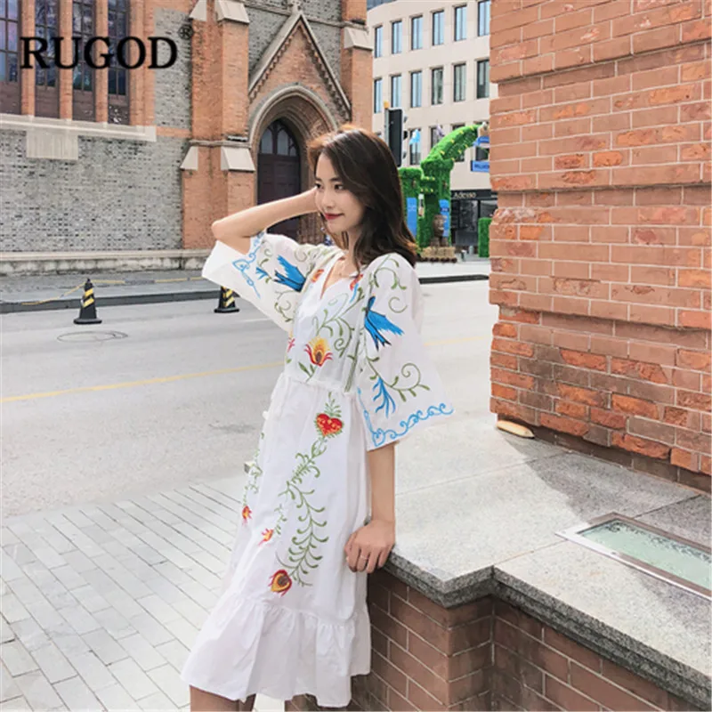 RUGOD spring summer Ethnic new Embroidery knee-length dress Boho vintage V-neck lace up waist elegant beach dresses vestidos muj
RUGOD spring summer Ethnic new Embroidery knee-length dress Boho vintage V-neck lace up waist elegant beach dresses vestidos muj