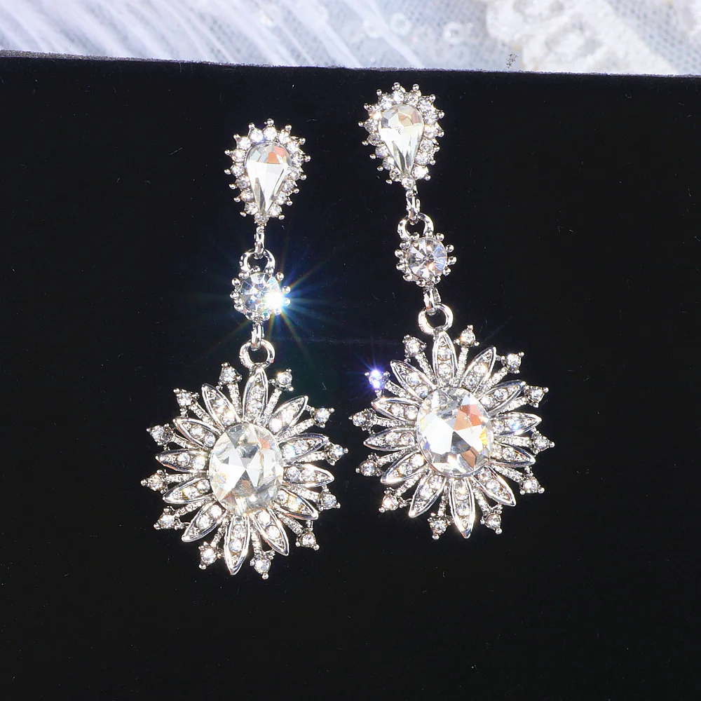 Luxury Elegant Bridal Water Drop Earrings Classic Silver Color Rhinestone Crystal Wedding Long Dangle Earrings for Women WX236
Luxury Elegant Bridal Water Drop Earrings Classic Silver Color Rhinestone Crystal Wedding Long Dangle Earrings for Women WX236
