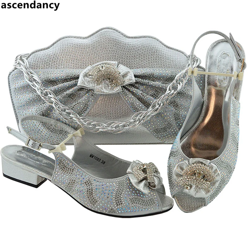 New Arrival African Women Shoes and Bag Set Italian Newest 2019 Designs Big Size 38 To 43 Shoes and Bag To Match Party Pumps
New Arrival African Women Shoes and Bag Set Italian Newest 2019 Designs Big Size 38 To 43 Shoes and Bag To Match Party Pumps