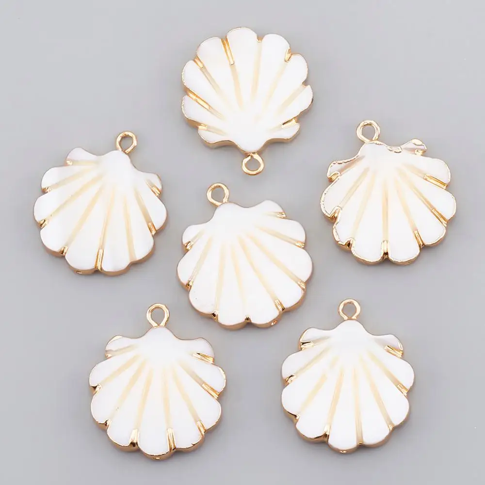 Electroplate Freshwater Shell Pendants, with Iron Findings, with Half Drilled, Shell, Golden, Seashell, 23x20x2.5mm, Hole: 1.5mm
Electroplate Freshwater Shell Pendants, with Iron Findings, with Half Drilled, Shell, Golden, Seashell, 23x20x2.5mm, Hole: 1.5mm