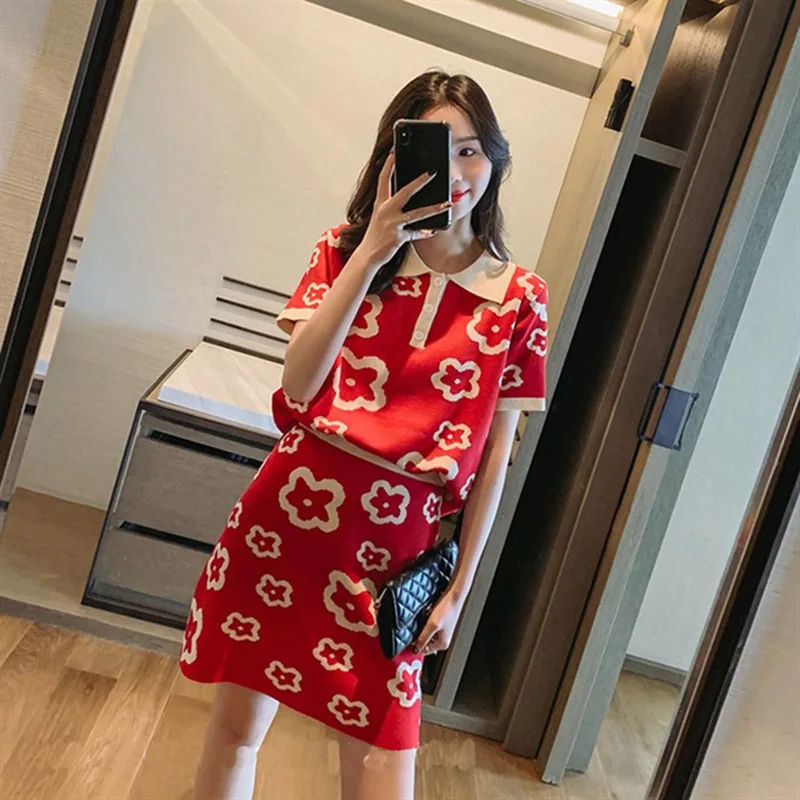 2019 Summer Runway Knit Skirt Suit Women Short Sleeve Flower Sweater Top+ Mini Pencil Skirt Set Girls Student 2pcs Suit
2019 Summer Runway Knit Skirt Suit Women Short Sleeve Flower Sweater Top+ Mini Pencil Skirt Set Girls Student 2pcs Suit