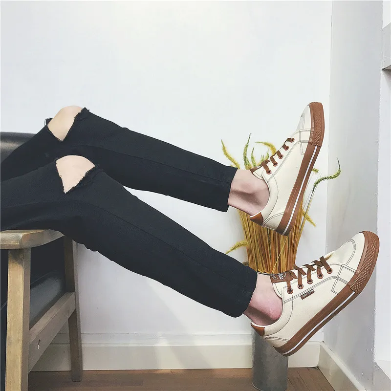 Men's casual shoes 2019 summer new canvas shoes Korean men's shoes classic fashion breathable flat shoes large size 189
Men's casual shoes 2019 summer new canvas shoes Korean men's shoes classic fashion breathable flat shoes large size 189