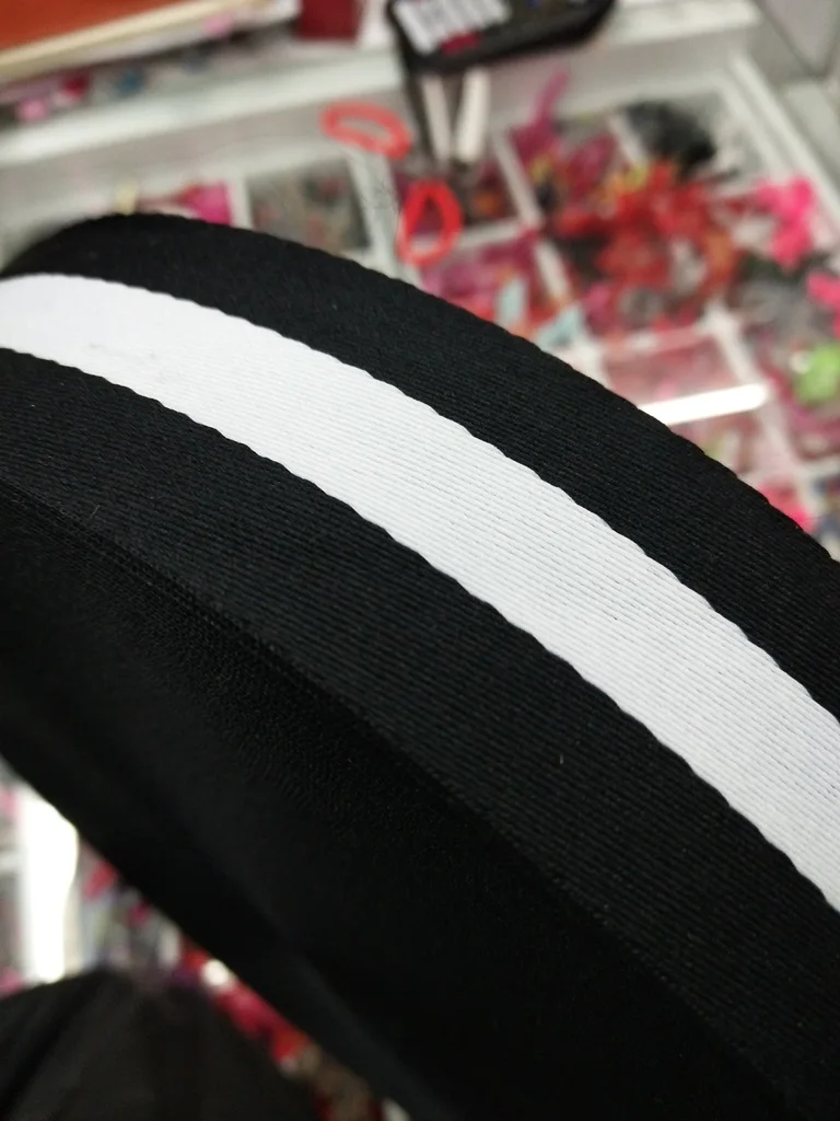 9yards/lots Woven Jacquard Ribbon 2.5cm-4cm black and white with fluff side stripe pattern LS-9006
9yards/lots Woven Jacquard Ribbon 2.5cm-4cm black and white with fluff side stripe pattern LS-9006