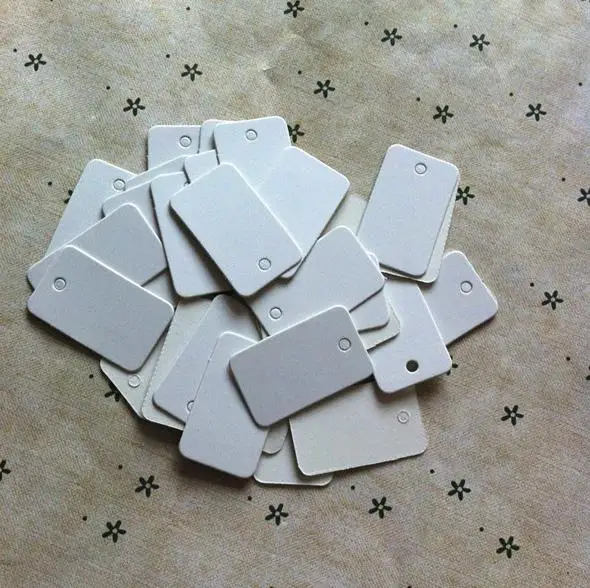 2 *3.3 cm square small white cardboard tags jewelry price tags blank paper card tags with Hemp rope 1000pcs/lot
2 *3.3 cm square small white cardboard tags jewelry price tags blank paper card tags with Hemp rope 1000pcs/lot