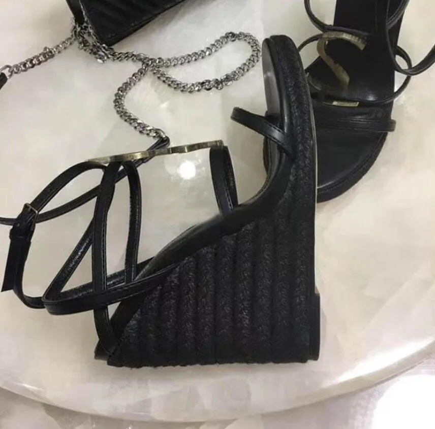 With Box 2019 Slides Summer Luxury Designer Beach Indoor Wedge Sandals Slippers House Flip Flops With Spike sandal 35-41
With Box 2019 Slides Summer Luxury Designer Beach Indoor Wedge Sandals Slippers House Flip Flops With Spike sandal 35-41