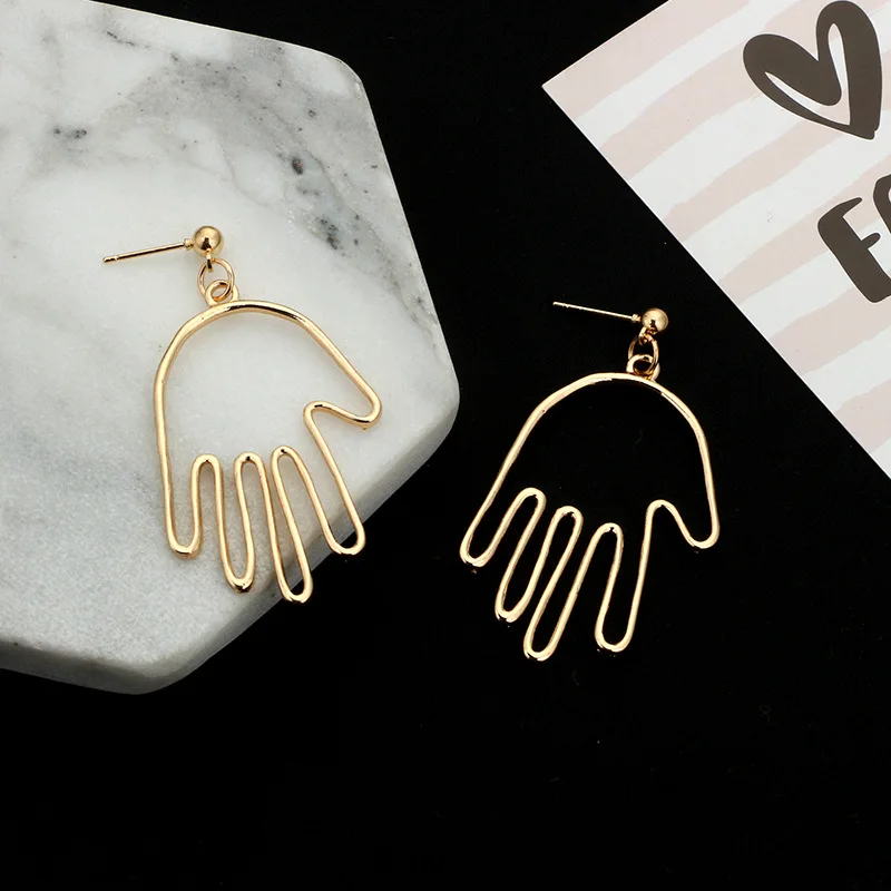 Girls Gold earrings Retro Metal Alloy Fashion Abstract Hollow Out Dangle Hand Earring for Women New Jewelry Pendientes
Girls Gold earrings Retro Metal Alloy Fashion Abstract Hollow Out Dangle Hand Earring for Women New Jewelry Pendientes