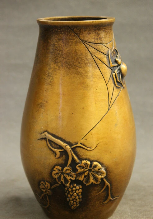 8" Chinese Bronze Palace Wealth Grape Animals Spider Statue Sculpture Vase Pot
8" Chinese Bronze Palace Wealth Grape Animals Spider Statue Sculpture Vase Pot