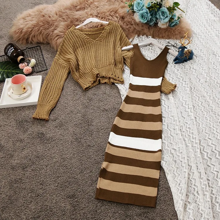 2018 Autumn Winter New women Loose Long Sleeve V Collar Sweater Spinning Stripes Medium dress Knitting two piece Set Female suit
2018 Autumn Winter New women Loose Long Sleeve V Collar Sweater Spinning Stripes Medium dress Knitting two piece Set Female suit