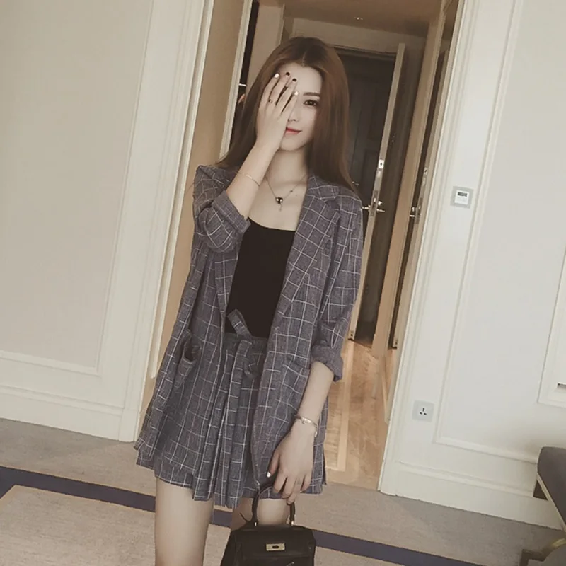 CBAFU summer casual plaid shorts suit 2 piece set women's set notched blazer jacket lace up bow short set female coat P086
CBAFU summer casual plaid shorts suit 2 piece set women's set notched blazer jacket lace up bow short set female coat P086