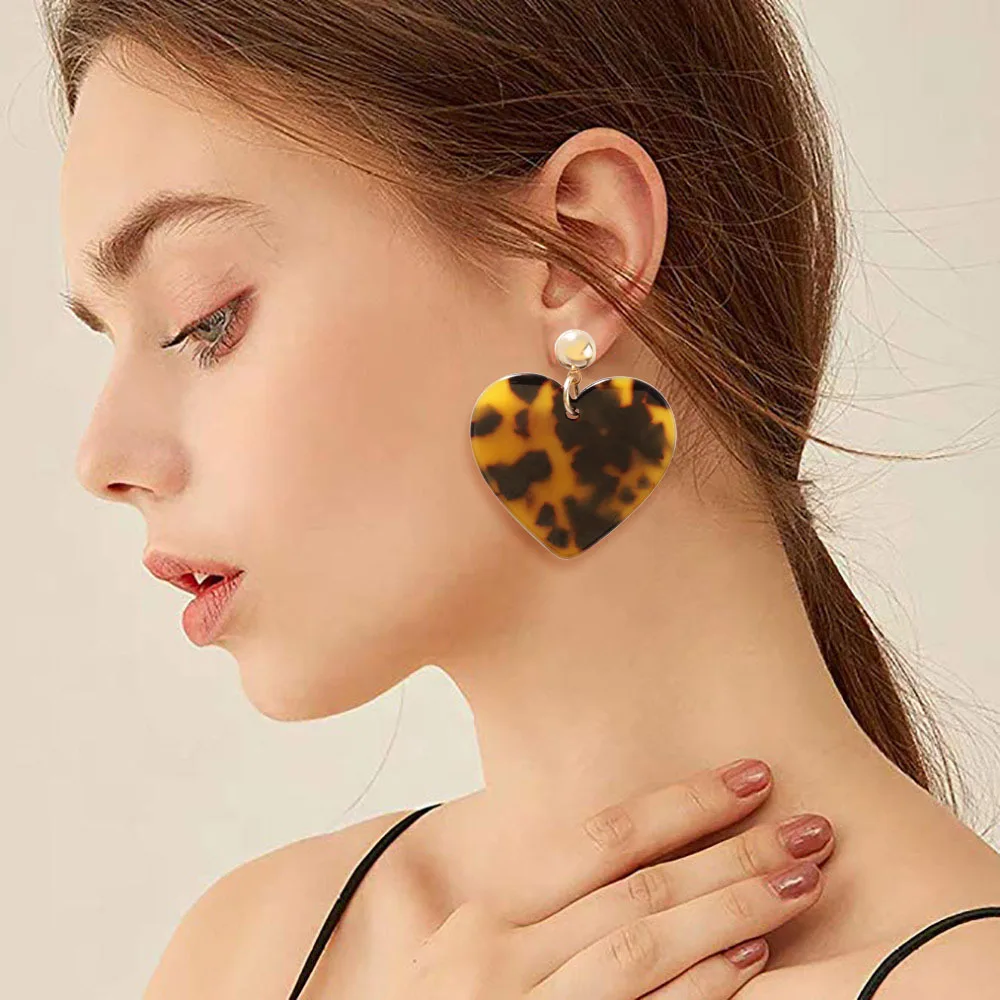 Donarsei 2019 New Fashion Heart Leopard ZA Acrylic Earrings For Women Flower Leaves Acetate Earrings Statement Jewelry
Donarsei 2019 New Fashion Heart Leopard ZA Acrylic Earrings For Women Flower Leaves Acetate Earrings Statement Jewelry
