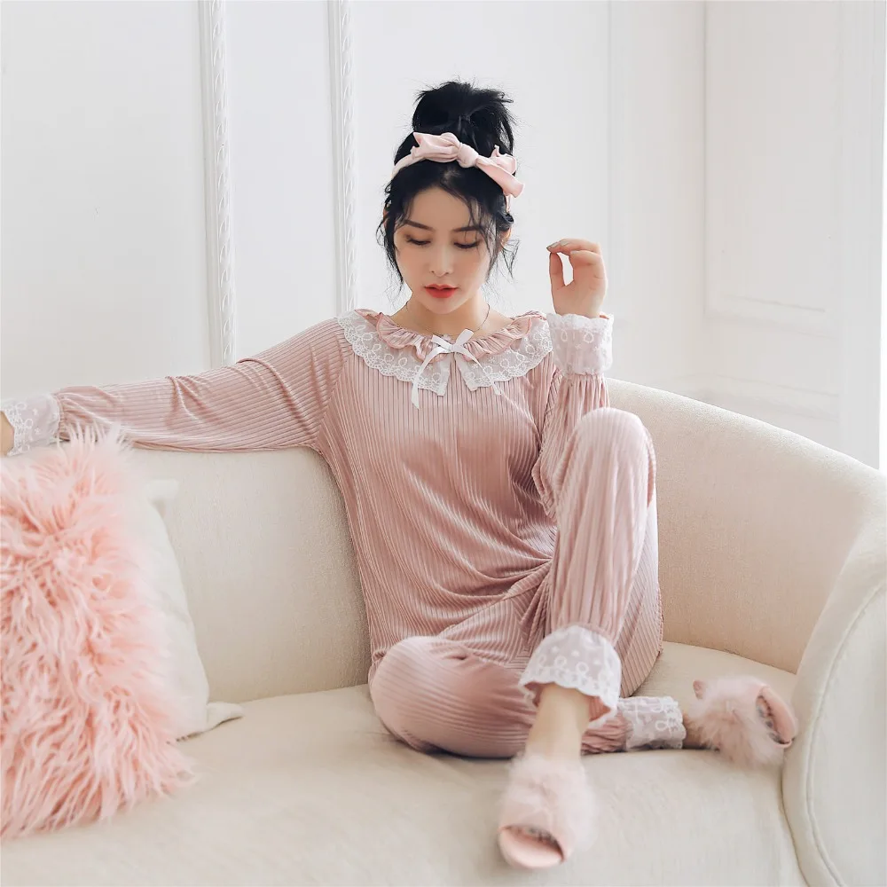 Coral Velvet Winter Women Pajama Sets Female Flannel Round Neck Cute Cartoon Camel White Letter Home Service Winter Warm Suit
Coral Velvet Winter Women Pajama Sets Female Flannel Round Neck Cute Cartoon Camel White Letter Home Service Winter Warm Suit