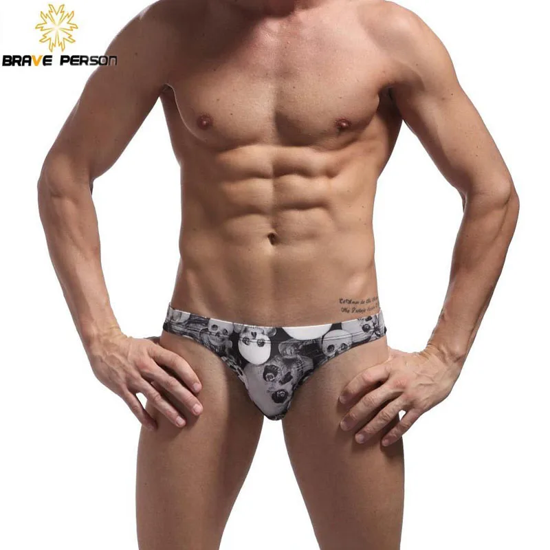 Brave Person swimwear men Briefs Sexy Swimsuit low waist Swimming Trunks Skull Print Man Swim Wear Shorts men bathing suit 429
Brave Person swimwear men Briefs Sexy Swimsuit low waist Swimming Trunks Skull Print Man Swim Wear Shorts men bathing suit 429
