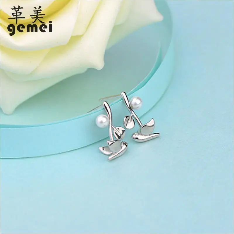 Gemei 100% 925 Sterling Silver Shell Beads Branch Little Bird Stud Earrings For Women Personality Fashion Party Jewelry
Gemei 100% 925 Sterling Silver Shell Beads Branch Little Bird Stud Earrings For Women Personality Fashion Party Jewelry