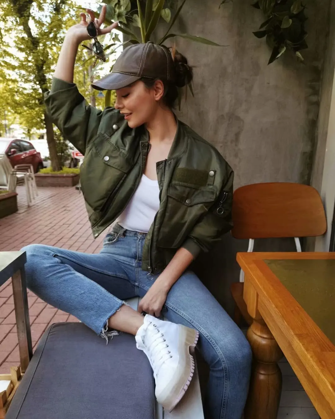 2019 autumn and winter new army green flying jacket style collar side pocket cotton coat M4-0075
2019 autumn and winter new army green flying jacket style collar side pocket cotton coat M4-0075