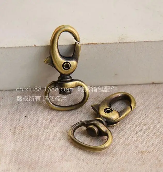 10pcs/lot Vintage Metal Luggage bag Dog buckle Snap hook,Bag hanger Lobster Clasp DIY Sewing handmade Key chain buttons LW0662
10pcs/lot Vintage Metal Luggage bag Dog buckle Snap hook,Bag hanger Lobster Clasp DIY Sewing handmade Key chain buttons LW0662