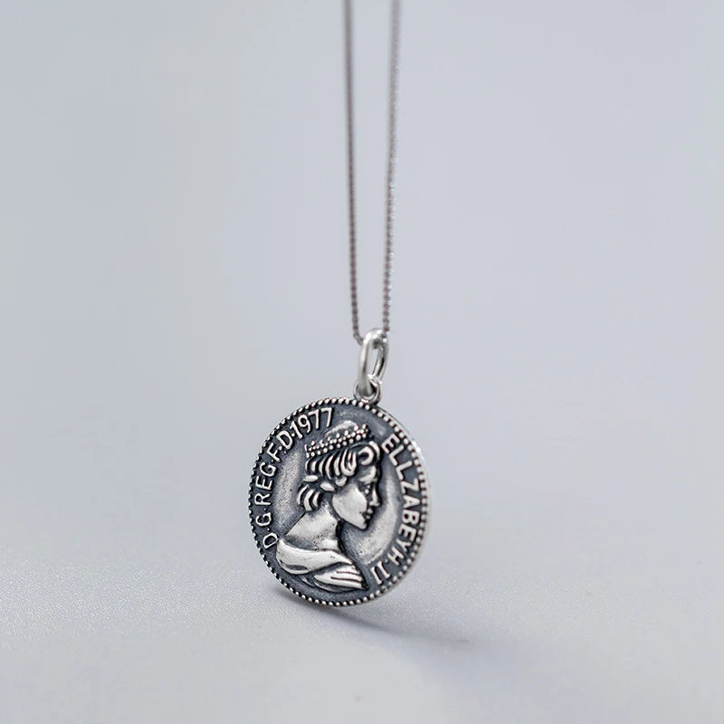 Elegant Letter Pendant Queen Necklace For Women Vintage 925 Sterling Silver Round Coin Necklace Charm S925 Jewellery Bijoux 2019
Elegant Letter Pendant Queen Necklace For Women Vintage 925 Sterling Silver Round Coin Necklace Charm S925 Jewellery Bijoux 2019