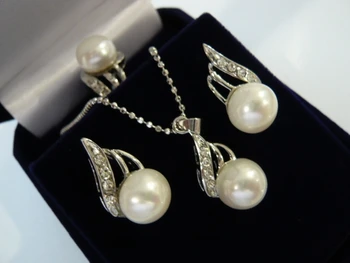 Gros lady argent lgant plaqu blanc shell perle belle conception boucles d'oreilles pendentif collier & ring ( # 7.8.9 ) ensemble
Gros lady argent lgant plaqu blanc shell perle belle conception boucles d'oreilles pendentif collier & ring ( # 7.8.9 ) ensemble