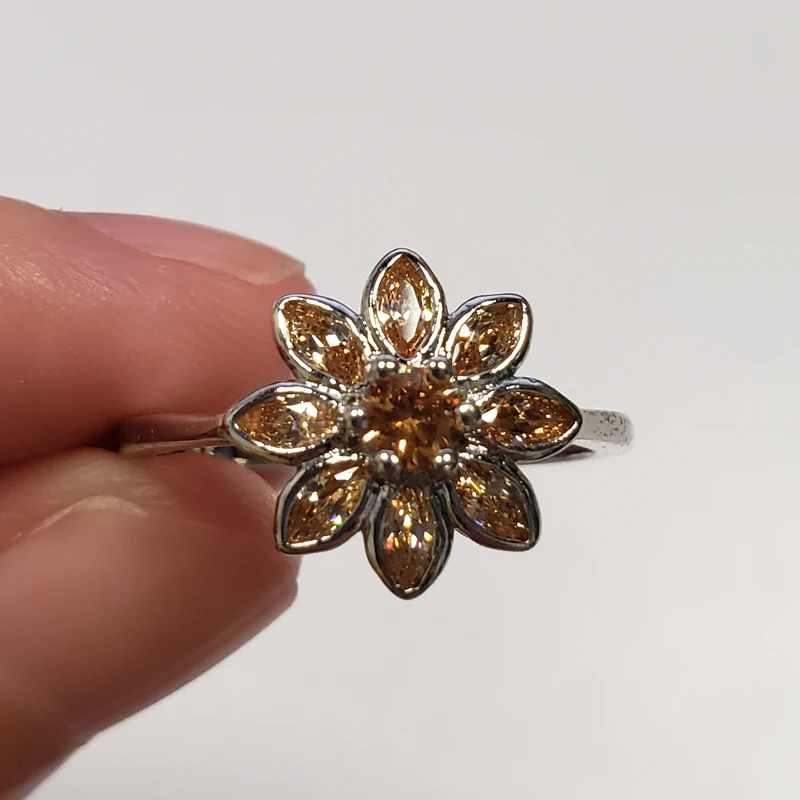 European Fashion Women Jewelry Delicate Flower Wedding Rings Sunflower Cubic Zirconia Female Rings Birthday Gifts Anillos Mujer
European Fashion Women Jewelry Delicate Flower Wedding Rings Sunflower Cubic Zirconia Female Rings Birthday Gifts Anillos Mujer