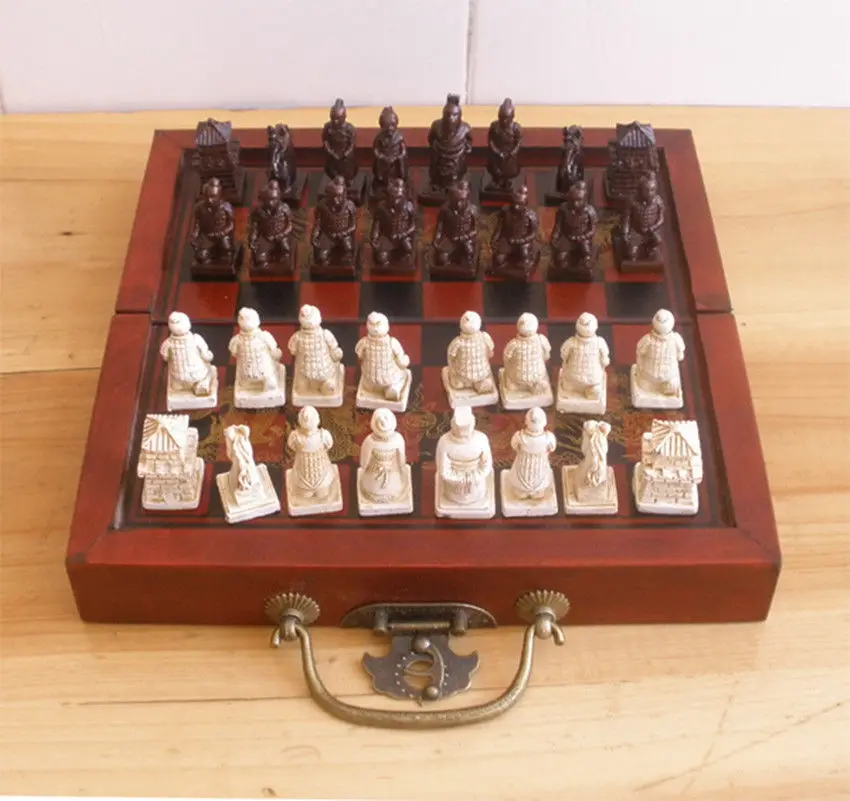 Шахматный набор из 32 предметов в китайском армейском стиле кожаная деревянный