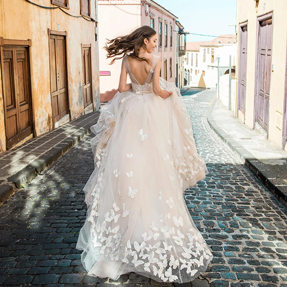 Sexy Deep V-neck Champagne Wedding Dresses with Butterfly Backless Puffy Princess Bridal Gown 2020 New Robe de Mariage
Sexy Deep V-neck Champagne Wedding Dresses with Butterfly Backless Puffy Princess Bridal Gown 2020 New Robe de Mariage