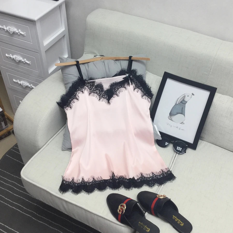 2018 Sexy Fashion New Summer Stitching Lace Halter Top Satin Silk Sleeveless Blouse Women Black White Pink Tank Female Ladies
2018 Sexy Fashion New Summer Stitching Lace Halter Top Satin Silk Sleeveless Blouse Women Black White Pink Tank Female Ladies