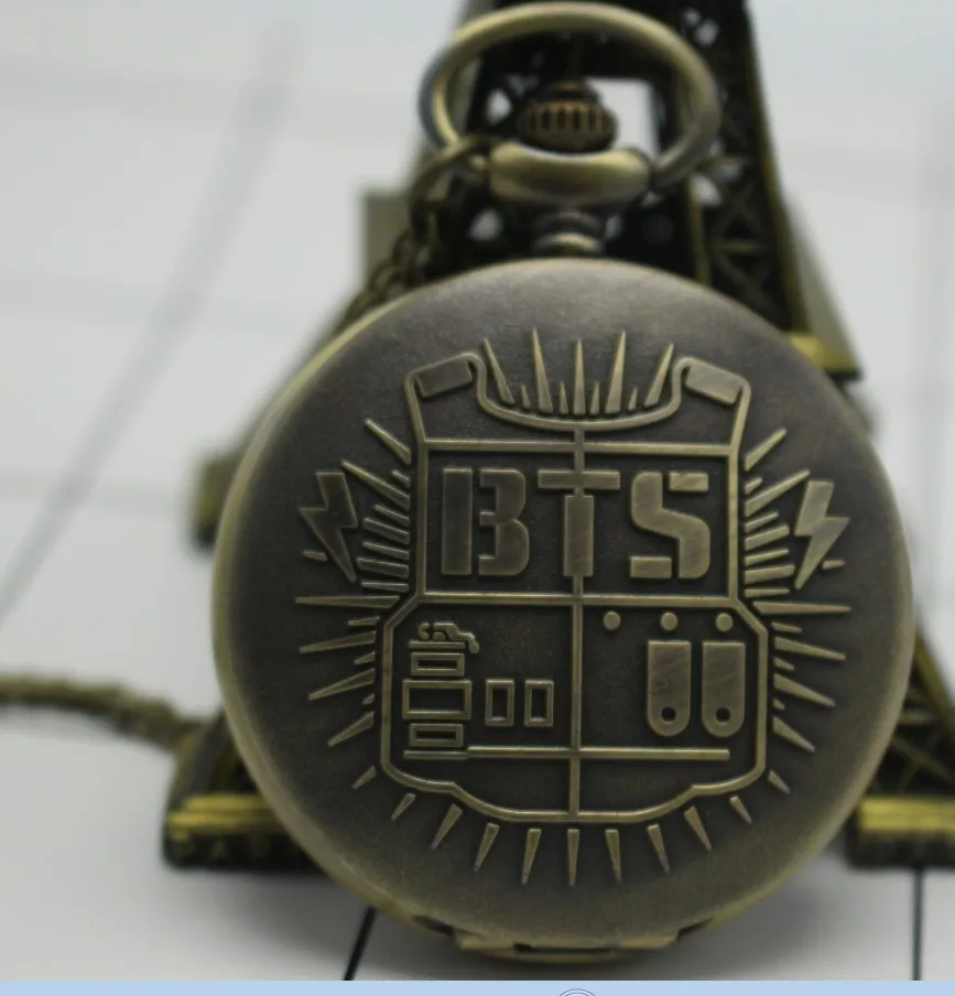 Antique Steampunk Vintage BTS Quartz Pocket Watch Analog Pendant Necklace Chain Mens Womens relogio de bolso Bronze Gray Gift
Antique Steampunk Vintage BTS Quartz Pocket Watch Analog Pendant Necklace Chain Mens Womens relogio de bolso Bronze Gray Gift