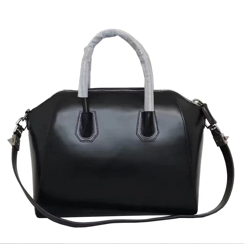 New cowhide ladies'bags European and American fashion ladies' bags inclined to the trend of single shoulder bag handbag ladies
New cowhide ladies'bags European and American fashion ladies' bags inclined to the trend of single shoulder bag handbag ladies