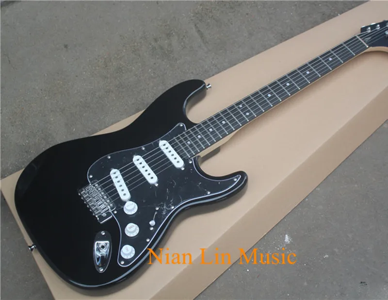 6-String Electric Guitar,Black Color Body with Ebony Fingerboard,Bridge with Logo,22 Frets,3 Single Open Pickups,can be Custom
6-String Electric Guitar,Black Color Body with Ebony Fingerboard,Bridge with Logo,22 Frets,3 Single Open Pickups,can be Custom