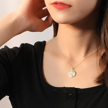 2019 Woman Fashion Lantern Round Coin Pendant Necklace 925 Sterling Silver Gold Carving Figure Choker Necklace Women Accessories
2019 Woman Fashion Lantern Round Coin Pendant Necklace 925 Sterling Silver Gold Carving Figure Choker Necklace Women Accessories