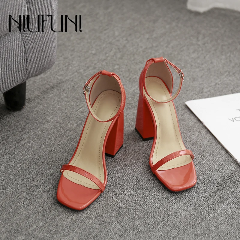 NIUFUNI Fashion Solid Color Candy Color Women's Sandals 2019 Summer New Thick With Belt Buckle High Heels Casual Ladies Shoes
NIUFUNI Fashion Solid Color Candy Color Women's Sandals 2019 Summer New Thick With Belt Buckle High Heels Casual Ladies Shoes