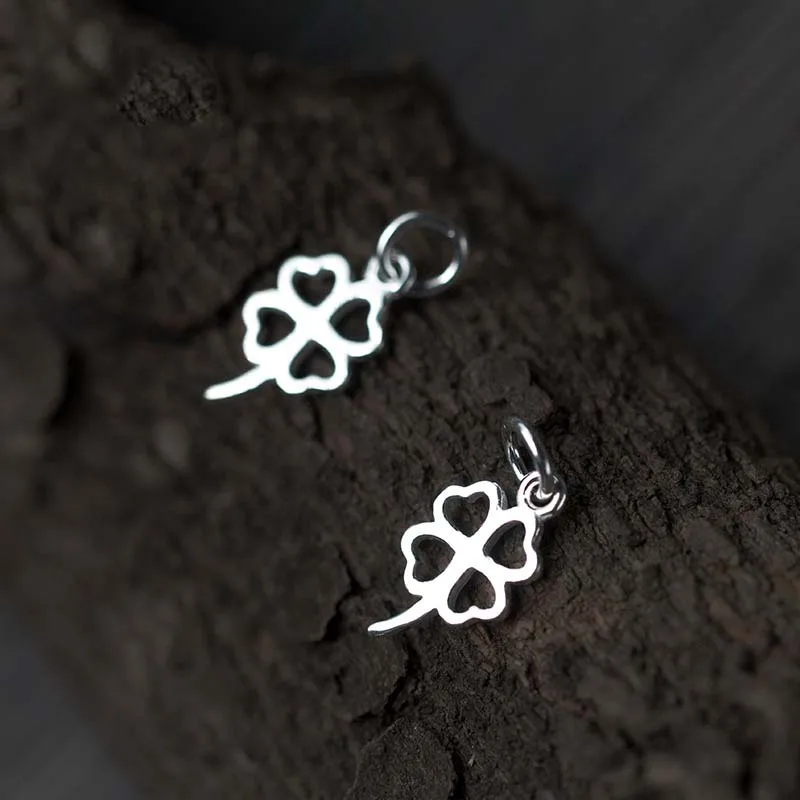 925 Sterling Silver Hollow Craft Clover Charms With Ring 16x9mm Handmade Ornament Decoration Pendants DIY Jewelry Making Gift
925 Sterling Silver Hollow Craft Clover Charms With Ring 16x9mm Handmade Ornament Decoration Pendants DIY Jewelry Making Gift