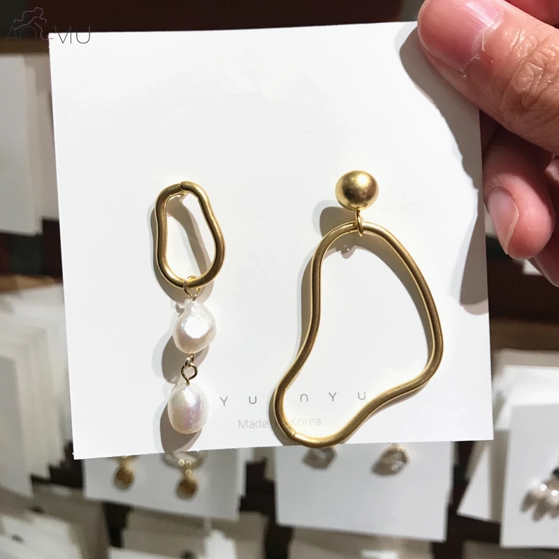 AOMU Korea Matte Metal Gold Irregular Geometric Circle Map Freshwater Pearl Asymmetry Long Drop Earrings for Women Girl Gift
AOMU Korea Matte Metal Gold Irregular Geometric Circle Map Freshwater Pearl Asymmetry Long Drop Earrings for Women Girl Gift