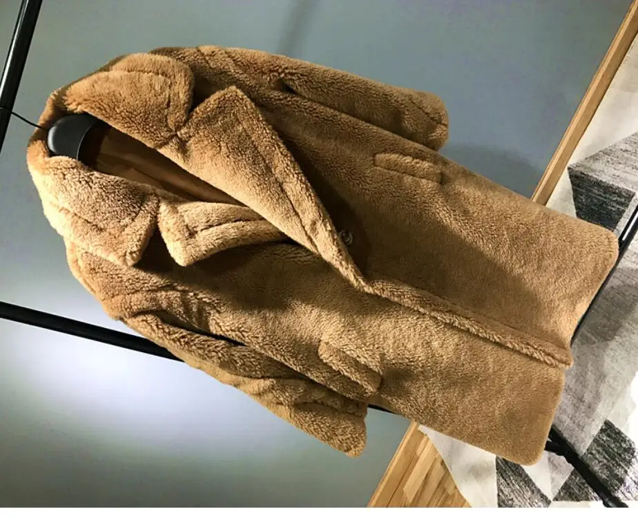 Luxury Brand London established Plush shearling Fur coats outerwear Trendy Oversized warm Lamb wool coats unisex outerwear
Luxury Brand London established Plush shearling Fur coats outerwear Trendy Oversized warm Lamb wool coats unisex outerwear