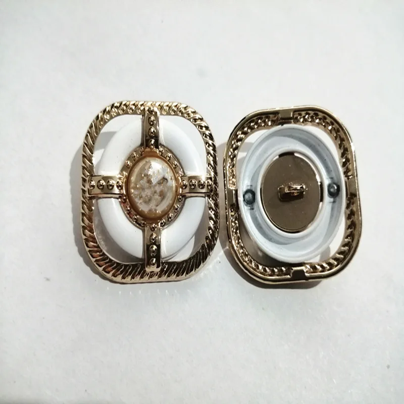 1 lot=5 pieces sewing accessories high-grade metal buttons Crown leisure suit coat buttons 30mm hcc20
1 lot=5 pieces sewing accessories high-grade metal buttons Crown leisure suit coat buttons 30mm hcc20