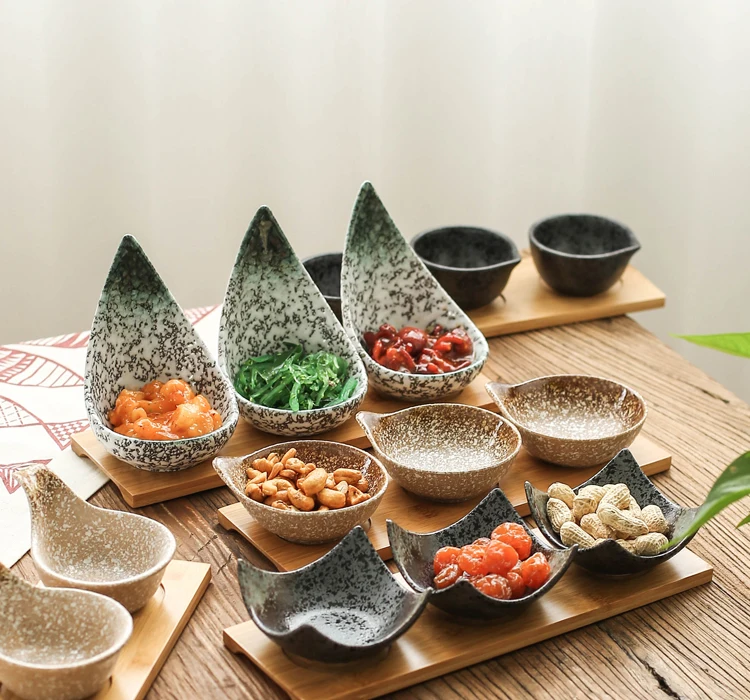 Creative Japanese style ceramic dish Wooden tray dried fruit snack candy dish Divided dish sauce sauce dish
Creative Japanese style ceramic dish Wooden tray dried fruit snack candy dish Divided dish sauce sauce dish