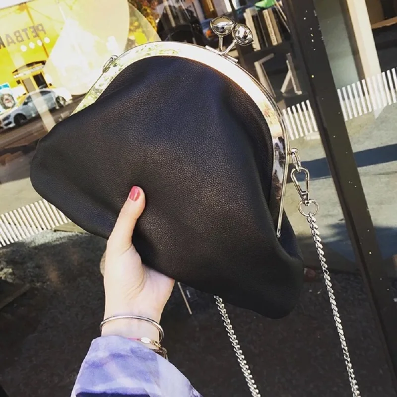 Evening Bags Chain Shoulder Purse Day Clutch Bags For Wedding Party Hobos Banquet Bag Clip Personality Love Handbag
Evening Bags Chain Shoulder Purse Day Clutch Bags For Wedding Party Hobos Banquet Bag Clip Personality Love Handbag