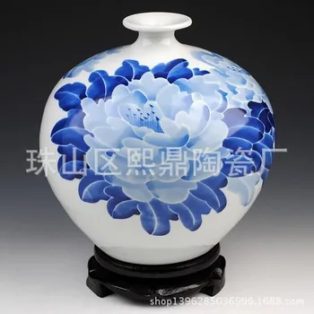 Jingdezhen blue and white hand-painted ceramic vases pomegranate glaze color peony flower vase upscale home furnishings Decorati
Jingdezhen blue and white hand-painted ceramic vases pomegranate glaze color peony flower vase upscale home furnishings Decorati