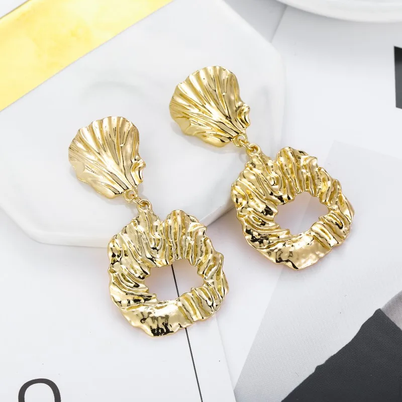 Personalized Female Gold Metal Drop Earrings For Women Fashion Irregular Dangle Earring Vintage Shell Shape Hanging Earring Gift
Personalized Female Gold Metal Drop Earrings For Women Fashion Irregular Dangle Earring Vintage Shell Shape Hanging Earring Gift