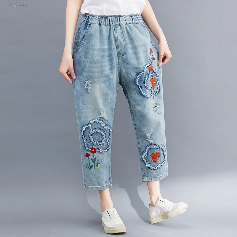 Retro Plus Size Boyfriend Capris Jeans Woman Summer Streetwear Loose Ladies Patchwork Flower Embroidery Denim Pants Female
Retro Plus Size Boyfriend Capris Jeans Woman Summer Streetwear Loose Ladies Patchwork Flower Embroidery Denim Pants Female