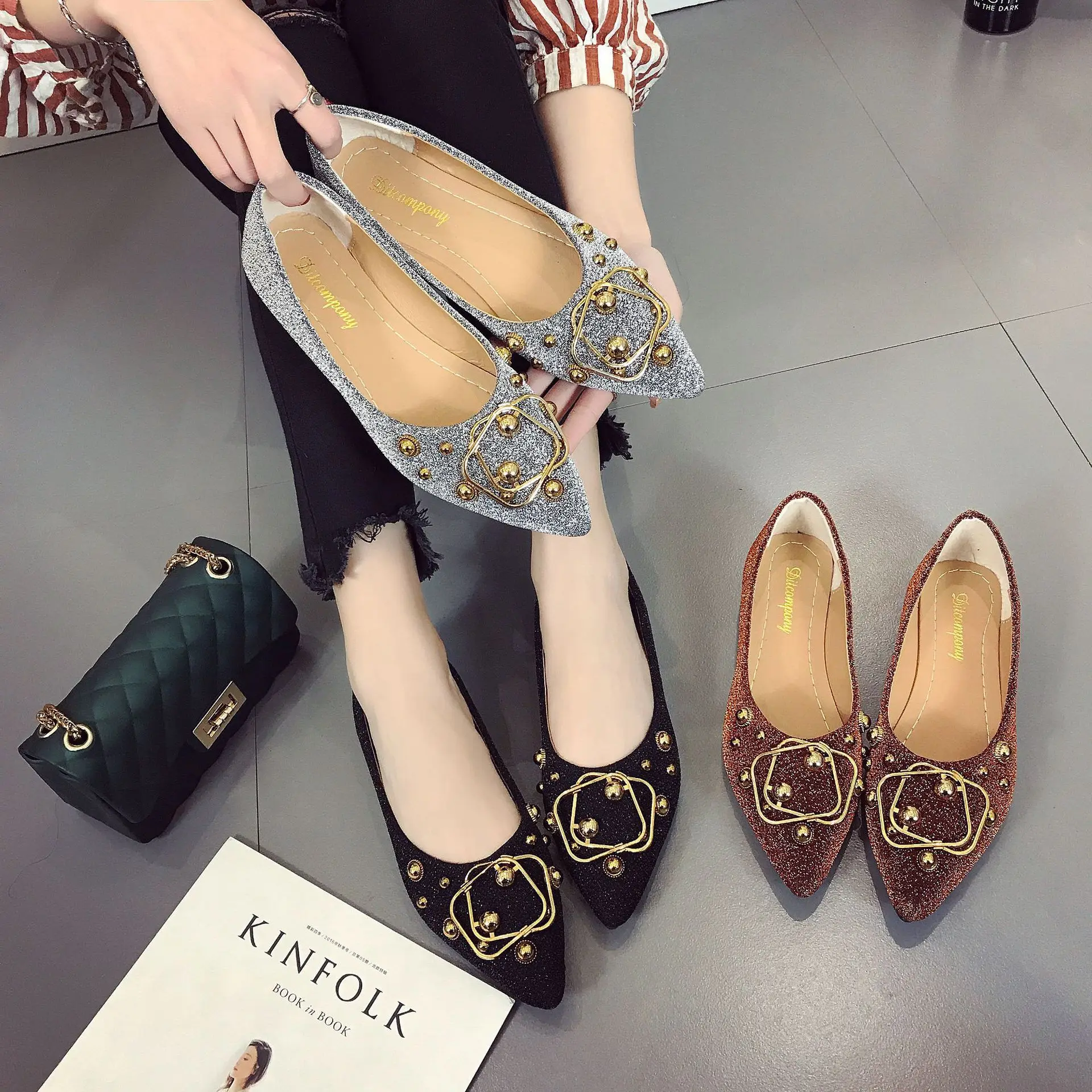 Peas Women's flat shoes summer and autumn 2019 new pointed flat shallow shoes buckle metal buckle sequin fashion women's shoes
Peas Women's flat shoes summer and autumn 2019 new pointed flat shallow shoes buckle metal buckle sequin fashion women's shoes