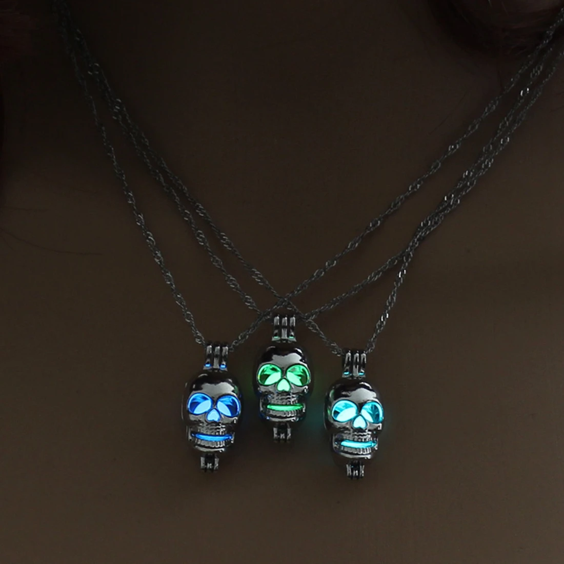NEW Skull Pendant Necklace Luminous Jewelry Silver Color Chain 45cm Glow in the Dark Necklace For Women or Men Gift Wholesale
NEW Skull Pendant Necklace Luminous Jewelry Silver Color Chain 45cm Glow in the Dark Necklace For Women or Men Gift Wholesale