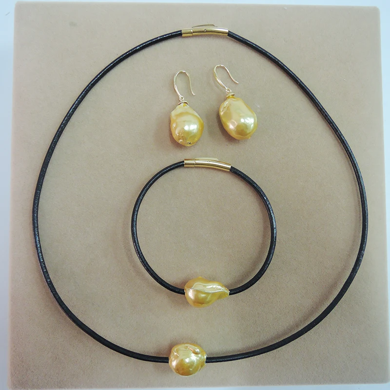 FRESHWATER PEARL JEWELRY SET NECKLACE,BRACELET,EARRING-TREATED GOLD baroque pearl,925 SILVER earring and leather ROPE,nice clasp
FRESHWATER PEARL JEWELRY SET NECKLACE,BRACELET,EARRING-TREATED GOLD baroque pearl,925 SILVER earring and leather ROPE,nice clasp
