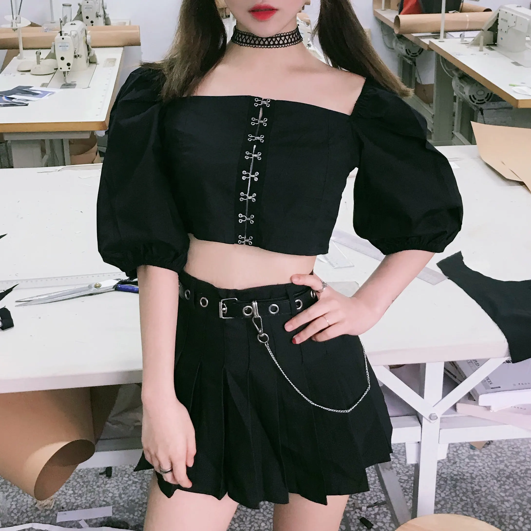 New Women Harajuku Wind Chain Cross Pleated Skirt Slim High-waisted Black Short Skirt Sexy A-shaped Mini Pleated Skirt
New Women Harajuku Wind Chain Cross Pleated Skirt Slim High-waisted Black Short Skirt Sexy A-shaped Mini Pleated Skirt
