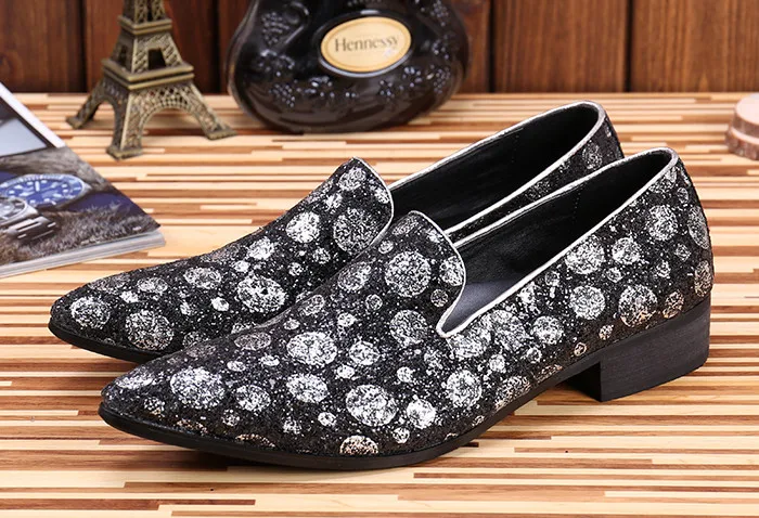 New fashion men red casual dress shoes personality england style lace up leather oxfords summer carved casual flat shoes
New fashion men red casual dress shoes personality england style lace up leather oxfords summer carved casual flat shoes