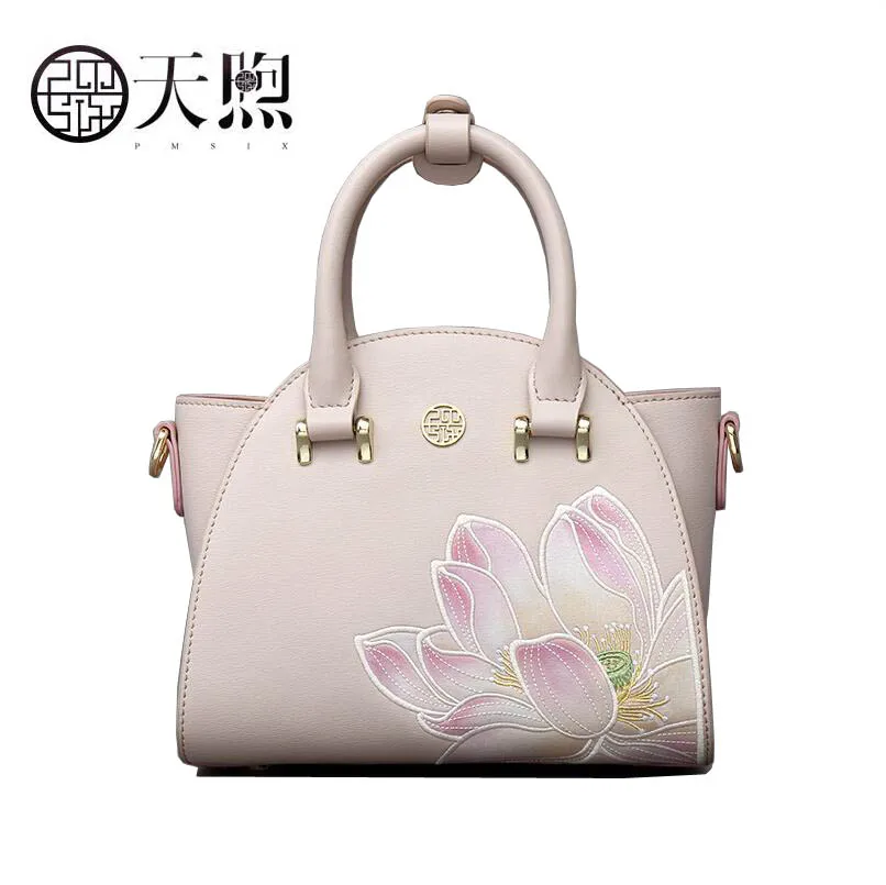 2019 new embroidery fashion Chinese style handbag female Wing bag shoulder messenger bag 
2019 new embroidery fashion Chinese style handbag female Wing bag shoulder messenger bag