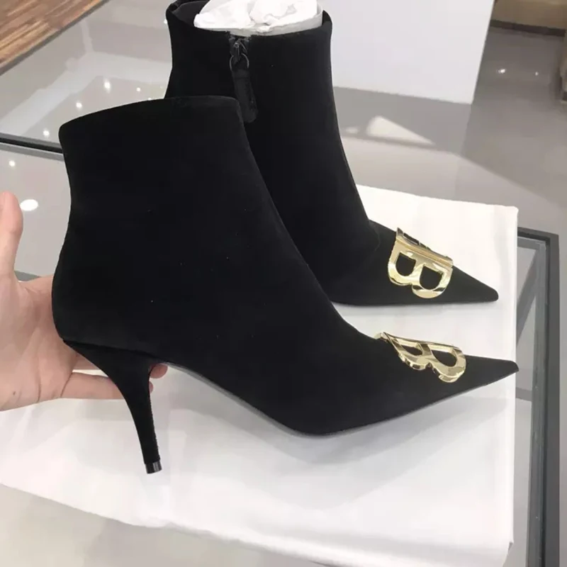 Knife logo-embellished velvet ankle boots Pointy Toe kitten Heel Ladies Pumps Street Style Autumn Women Boots Short Booties
Knife logo-embellished velvet ankle boots Pointy Toe kitten Heel Ladies Pumps Street Style Autumn Women Boots Short Booties