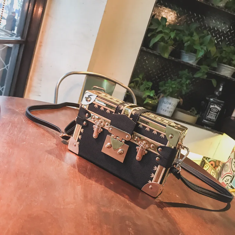 Famous brand rivet box handbags mini Cube Brand original design crossbody bags for women messenger bags
Famous brand rivet box handbags mini Cube Brand original design crossbody bags for women messenger bags