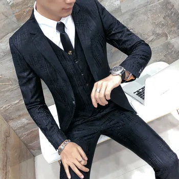 2020 new black dark pattern young man's business suit, cultivate one's morality comfortable cotton and linen a three-piece suit
2020 new black dark pattern young man's business suit, cultivate one's morality comfortable cotton and linen a three-piece suit
